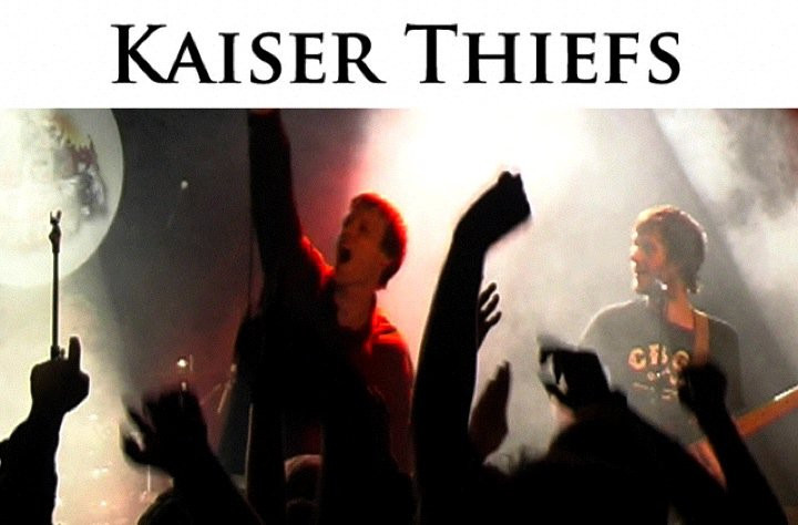 Band Kaiser Thiefs performing